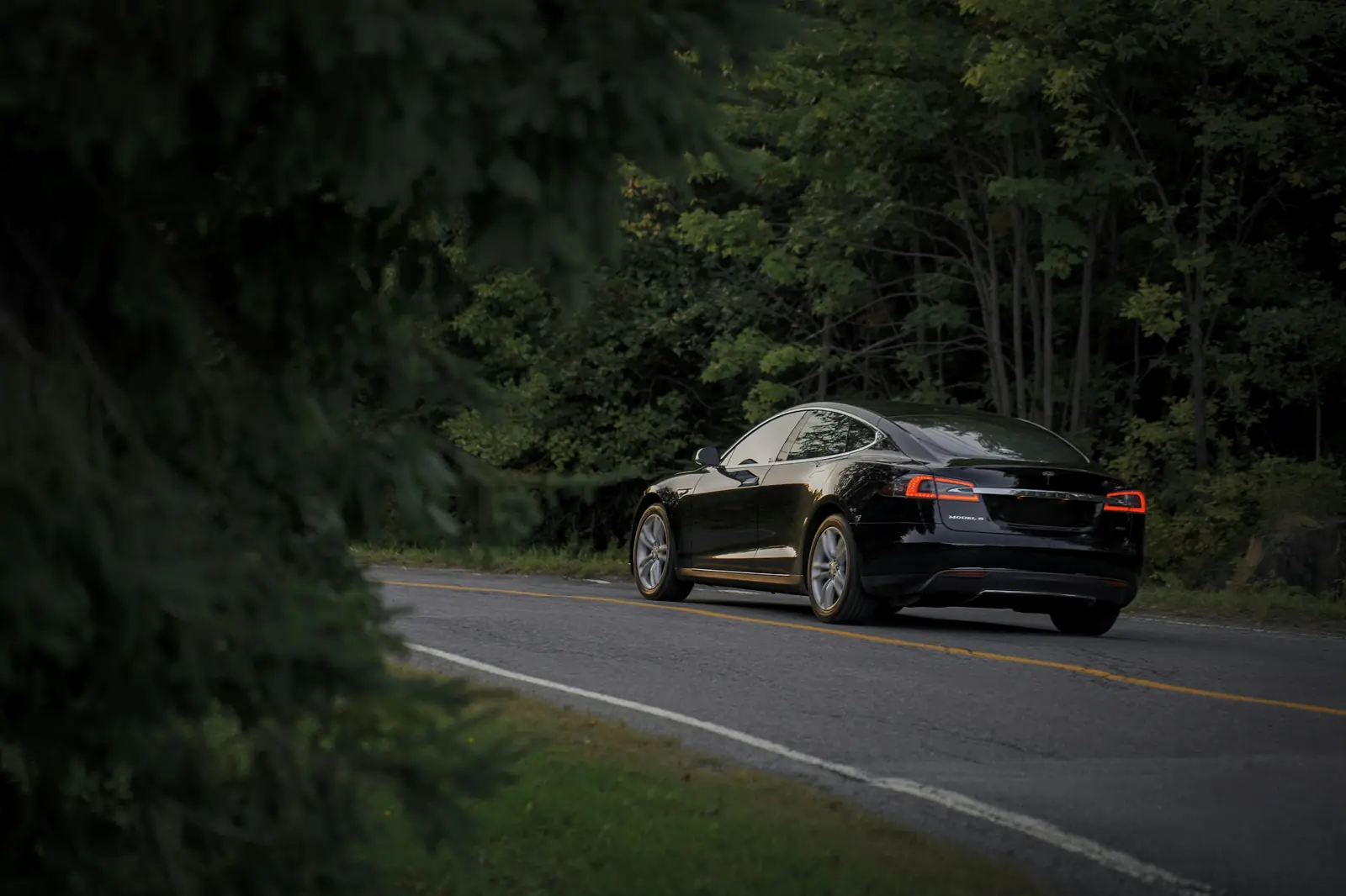 Tesla Model S — fotografia 4 de 6